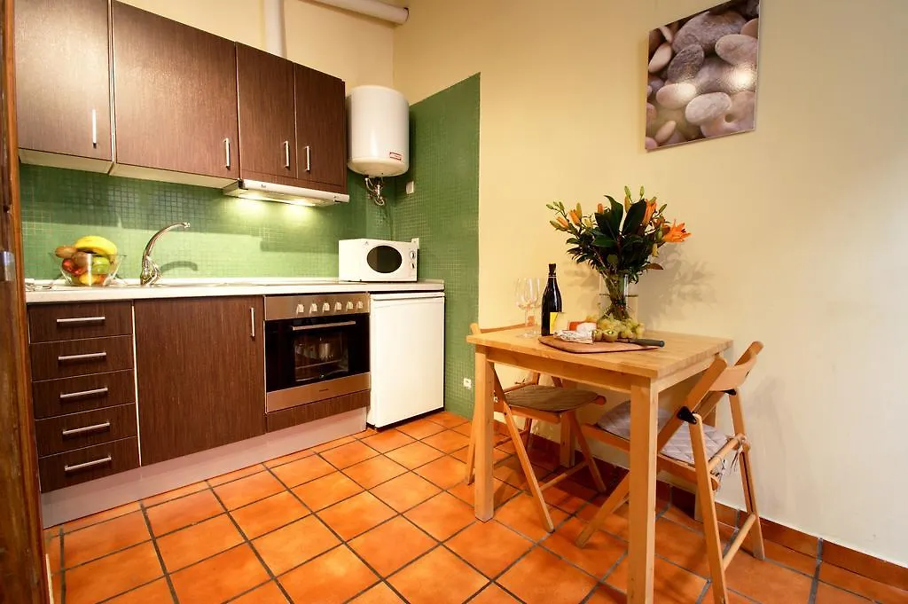 Plaza Real Apartments Barcelona Hotel